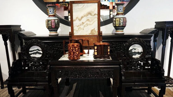 Su-style furniture was showed at Prince Kung's Mansion. Beijing, Oct 7, 2016. (Photo/Sina Weibo)