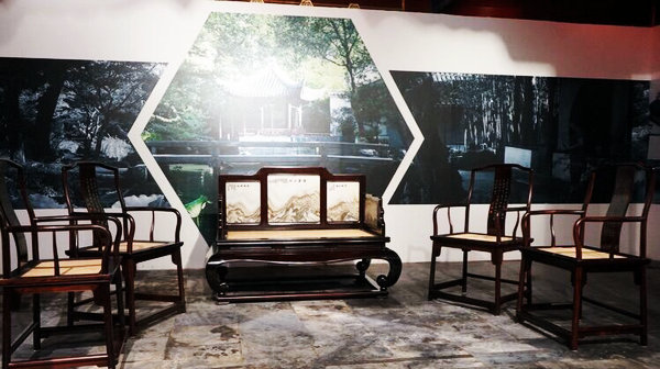 Su-style furniture was showed at Prince Kung's Mansion. Beijing, Oct 7, 2016. (Photo/Sina Weibo)