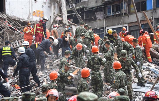 Rescuers search for survivors in the rubbles. (Photo/Xinhua)
