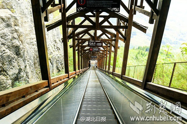 A closer look at the escalator in Enshi Grand Canyon in Enshi city, Central China's Hubei province. (Photo from Weibo account of Hubei Daily)
