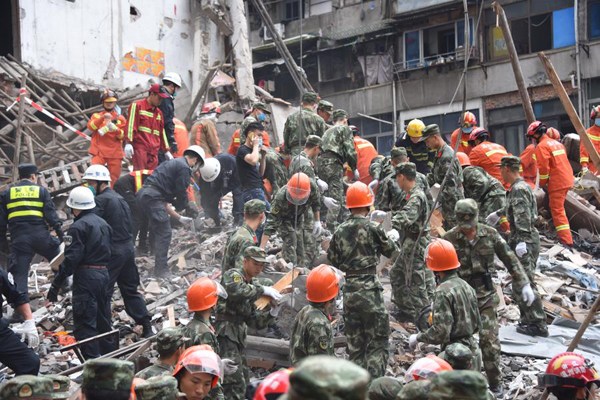 Rescuers search for survivors in the rubbles. (Photo/Xinhua)