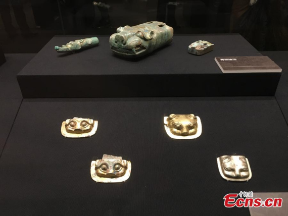 Artifacts unearthed from the Haihunhou tomb are on shown at the Capital Museum in Beijing on March 2, 2016. (Photo: China News Service/ Zhai Lu)