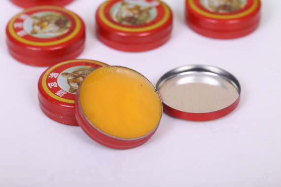 The Dragon & Tiger balm. (Photo from web)