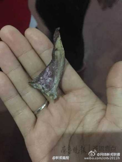Photo posted on social media demonstrate the alleged rotten food. (Photo/Weibo.com)