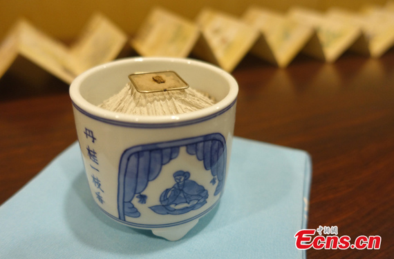 A ceramic pot used for traditional Japanese incense ceremony. (Photo: Ecns.cn/Wang Fan)