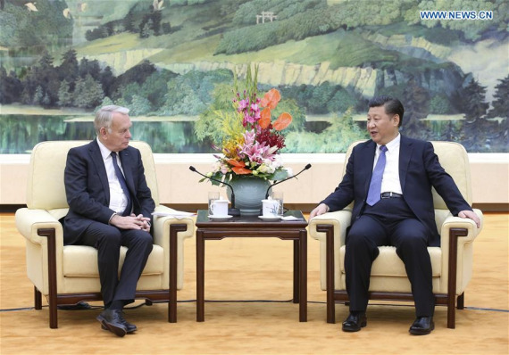 Chinese President Xi Jinping (R) meets with French Foreign Minister Jean-Marc Ayrault in Beijing, capital of China, Oct. 31, 2016. (Photo: Xinhua/Pang Xinglei)