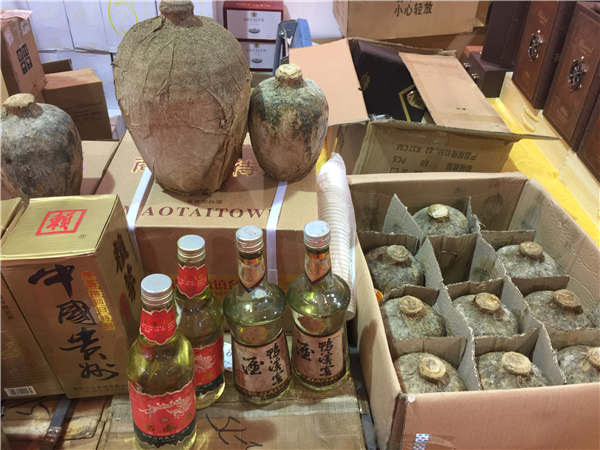 A show of aged white spirit at the 21 Century International Maritime Silk Road expo in Dongguan.Mike Peters / China Daily