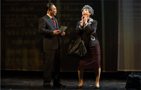 The theater production Jie Song Qing, starring Ku Pao-ming (left) and Lang Tsu-yun, revolves around connections across the Taiwan Straits. (Photos provided to China Daily)