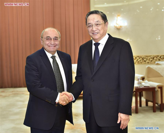 Yu Zhengsheng (R), chairman of the National Committee of the Chinese People's Political Consultative Conference, meets with Vazgen Manukyan, chairman of Armenia's Public Council, in Beijing, capital of China, Nov. 3, 2016. (Photo: Xinhua/Li Tao)
