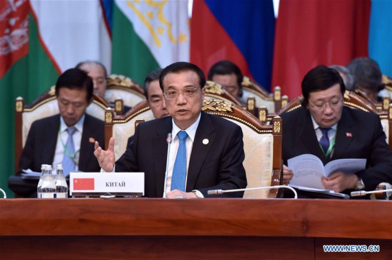  Chinese Premier Li Keqiang (C) attends the 15th Shanghai Cooperation Organization (SCO) prime ministers' meeting in Bishkek, Kyrgyzstan, Nov. 3, 2016. (Photo: Xinhua/Zhang Duo)