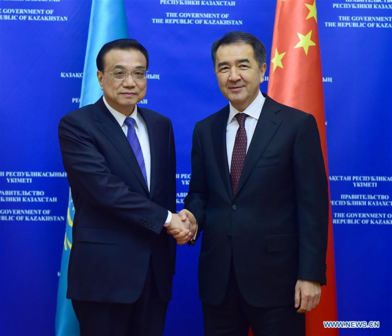Chinese Premier Li Keqiang (L) and his Kazakh counterpart Bakytzhan Sagintayev hold the third regular meeting between the two countries' prime ministers in Astana, Kazakhstan, Nov. 3, 2016. (Photo: Xinhua/Zhang Duo)