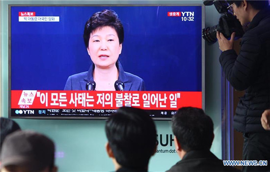 People watch TV broadcasting South Korean President Park Geun-hye addressing the nation, at a train station in Seoul, South Korea, Nov. 4, 2016. South Korean President Park Geun-hye said Friday that she will accept an investigation into herself, if necessary, by prosecutors over a scandal surrounding Choi Soon-sil, the president's longtime confidante suspected of intervening into state affairs. (Xinhua/Yao Qilin)