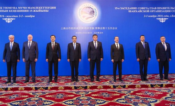 Chinese Premier Li Keqiang (4th L) poses for a group photo with other leaders at the 15th Shanghai Cooperation Organization (SCO) prime ministers' meeting in Bishkek, Kyrgyzstan, Nov. 3, 2016. (Photo: Xinhua/Rao Aimin)