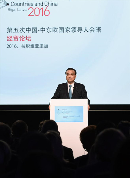 Chinese Premier Li Keqiang addresses the Sixth China and Central and Eastern European (CEE) Countries Economic and Trade Forum in Riga, Latvia, Nov. 5, 2016. (Xinhua/Xie Huanchi)