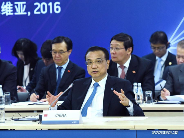 Chinese Premier Li Keqiang (front) attends the Fifth Meeting of Heads of Government of Central and Eastern European Countries (CEEC) and China in Riga, Latvia, Nov. 5, 2016. (Photo: Xinhua/Rao Aimin)