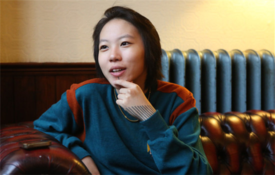 Leah Dou is on her UK tour as a supporting act for the indie pop band Bastille. (HUANG QIUCHEN/CHINA DAILY)