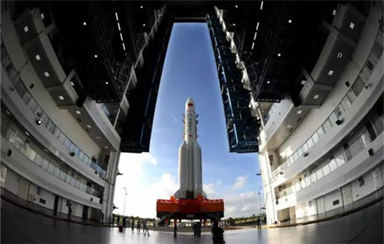 China's newly-developed heavy-lift carrier rocket Long March 5 is in transit at the Wenchang Space Launch Center in South China's Hainan Province, Oct 28, 2016.(Photo/Xinhua)