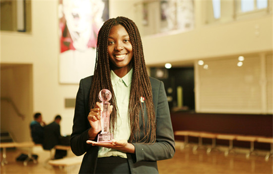 Mary Oboh shows her third place trophy at Dartford Grammar School on Friday. (Photo by Bo Leung/China Daily)