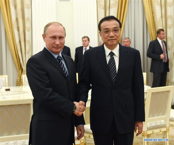  Chinese Premier Li Keqiang meets with Russian President Vladimir Putin at the Kremlin Palace in Moscow, capital of Russia, Nov. 8, 2016. (Photo: Xinhua/Rao Aimin)