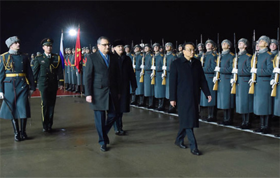 Russia's senior officials see Premier Li Keqiang off at the airport in Moscow on Nov 8, 2016. (Photo provided to chinadaily.com.cn)