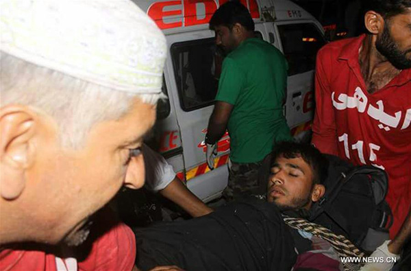 Rescuers transfer a man injured in a bomb blast at a shrine to a hospital in Hub town, southwest Pakistan, on Nov. 12, 2016. At least 40 people were killed and over 100 others injured after a suicide blast hit a shrine in Pakistan's southwest Balochistan district on Saturday night, local media and officials said. (Xinhua/Stringer)