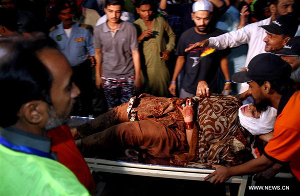 Rescuers transport a female victim to a hospital, following a suicide blast in a shrine in Pakistan's southwest Balochistan province, in Karachi, Pakistan, on Nov. 12, 2016.  (Xinhua/Arshad)