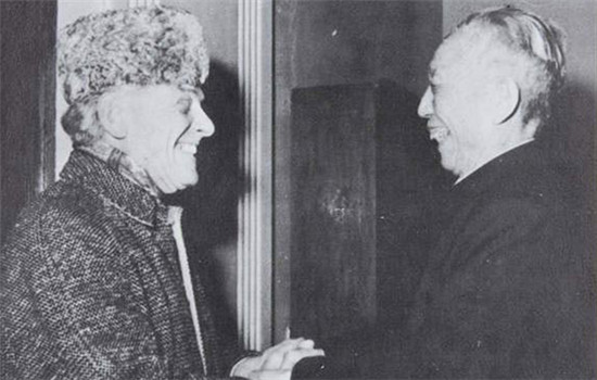 Bernard Buckman visits China as a personal guest of Vice-Premier Wang Zhen in 1979. (Photos provided to China Daily)