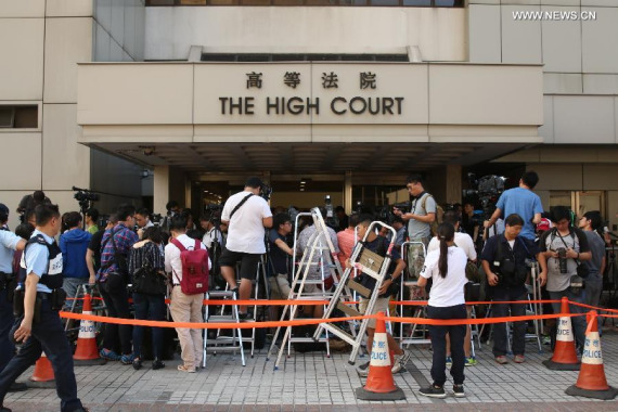 Media wait outside Hong Kong's High Court Nov. 15, 2016. (Photo: Xinhua/Wang Xi)