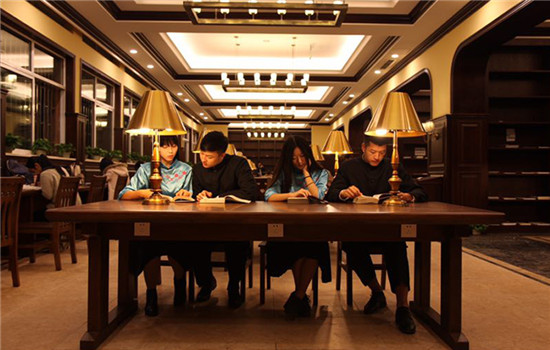 The retro style of the newly renovated library at Chongqing University recently went viral online. (Photo provided to chinadaily.com.cn)