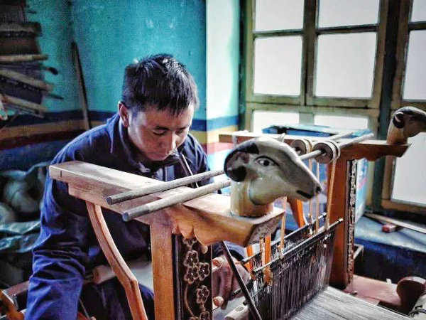 Tibetan craftsman. (Photo provided to chinadaily.com.cn)