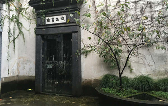 Feng Zikai's former residence takes on southern residential features, exquisite with a compact layout. (Photos By Yang Yang / China Daily)