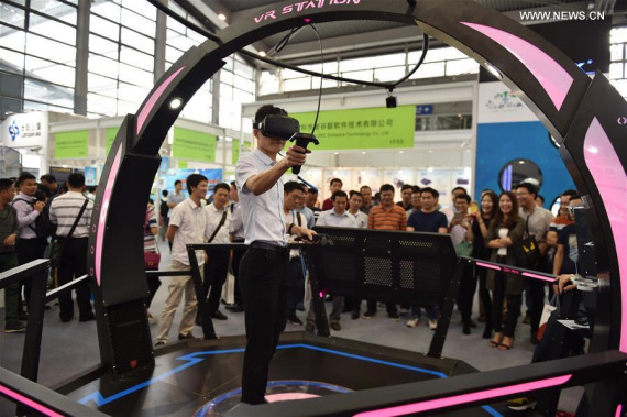 A man experiences a VR game at the China Hi-Tech Fair in Shenzhen, south China's Guangdong Province, Nov. 17, 2016. (Photo: Xinhua/Mao Siqian)