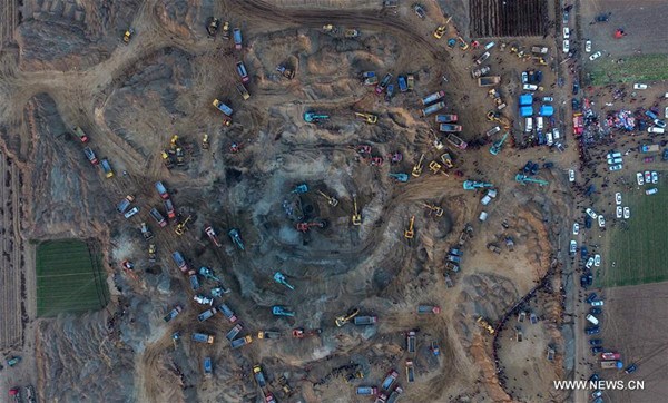 Excavators work at the rescue site in Zhongmengchang Village of Lixian County in Baoding, north China's Hebei Province, Nov. 8, 2016. A boy fell into a dried well in Baoding on Nov. 6. Eighty excavators have been dispatched for the rescue operation. (Xinhua/Wang Xiao)