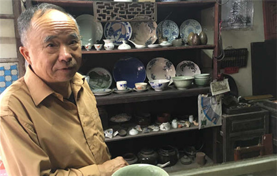 Yang Yuefu, owner of a carpentry shop in Wuzhen. (Photos by Yang Yang/China Daily)