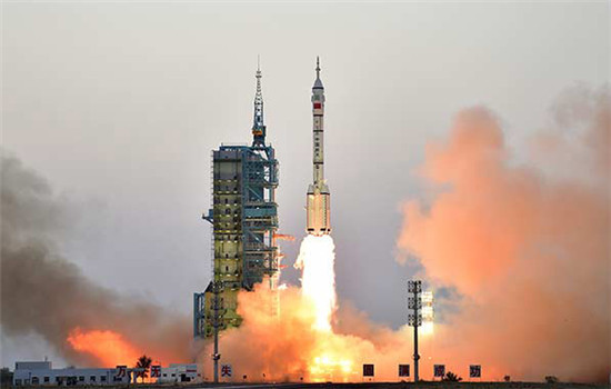 Shenzhou XI manned spacecraft blasts off from the Jiuquan Satellite Launch Center in Northwest China on Oct 17, 2016. (Photo by Feng Yongbin/chinadaily.com.cn)