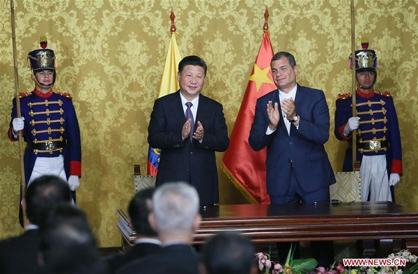 Chinese President Xi Jinping and Ecuadorian President Rafael Correa meet journalists after their talks in Quito, Ecuador, Nov. 17, 2016. (Xinhua/Lan Hongguang)