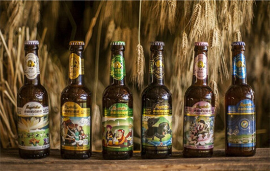Shangri-La Brewery's Black Yak (third from right) wins a silver award. (Photo provided to China Daily