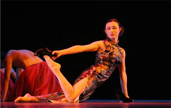 The ongoing dance festival at the National Center for the Performing Arts in Beijing includes Israel's Batsheva Dance Company'sDecaDance, Zhang Jigang's dance drama Thousand-Hand Bodhisattva,Jin Xing's Shanghai Tango (above) and New York-based Shen Wei's modern dance pieceFolding. (Photo provided to China Daily)