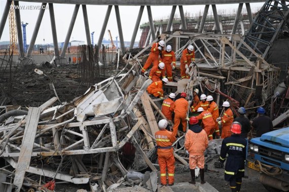 Rescuers work at the accident site at the Fengcheng power plant in east China's Jiangxi Province, Nov. 24, 2016. (Photo: Xinhua/Wan Xiang)