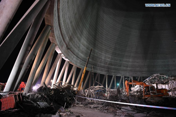 Rescuers clear the accident site at the Fengcheng power plant in Yichun City, east China's Jiangxi Province, Nov. 24, 2016. (PhotoXinhua/Wan Xiang)