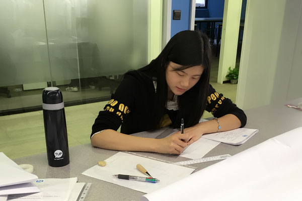 A student studies at Istituto Secoli's Guangzhou branch in Guangdong province.Provided To China Daily