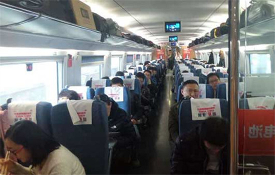 Passengers are in a stable mood, although train services were halted by an explosion that happened near the rail line in Shandong province Tuesday morning. (Photo by Shi Xiaofeng/chinadaily.com.cn)