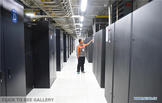 A technician patrols at China Telecom's cloud computing research park in Hohhot, capital of north China's Inner Mongolia Autonomous Region, Nov. 7, 2016. China unveiled Monday a big data zone being built in Inner Mongolia. The zone, centered at the regional capital Hohhot, is one of the seven under construction in China and will focus on analysing data on energy, meteorology and geology to help energy conservation and cooperation. (Photo/Xinhua)