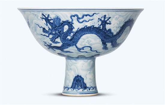 A qinghua (blue-and-white) stem bowl (Photo provided to China Daily)