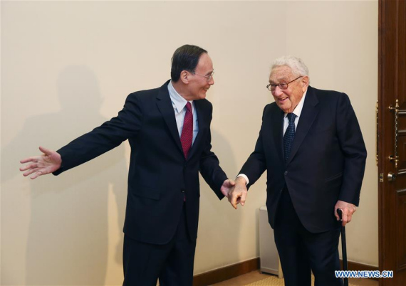 Wang Qishan (L), a member of the Standing Committee of the Political Bureau of the Communist Party of China (CPC) Central Committee, meets with former U.S. Secretary of State Henry Kissinger at the Diaoyutai State Guesthouse in Beijing, capital of China, Dec. 1, 2016.(Photo: Xinhua/Yao Dawei)