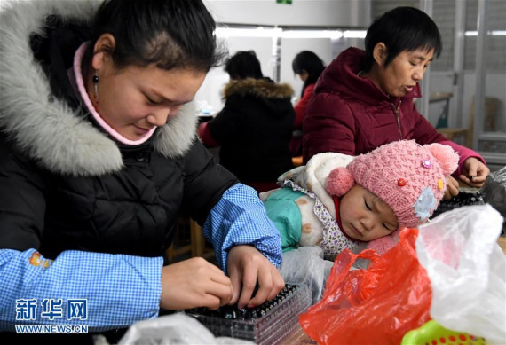 Left-behind women work at a factory set up by Tu Guangyong in Xinxian County, central China's Henan Province. (Photo/Xinhua)