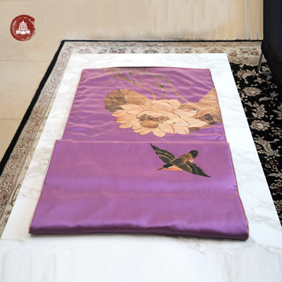 An APEC silk shawl is priced at 9,980 RMB in the Summer Palace online store. (Photo/Summer Palace Royal Business Street)