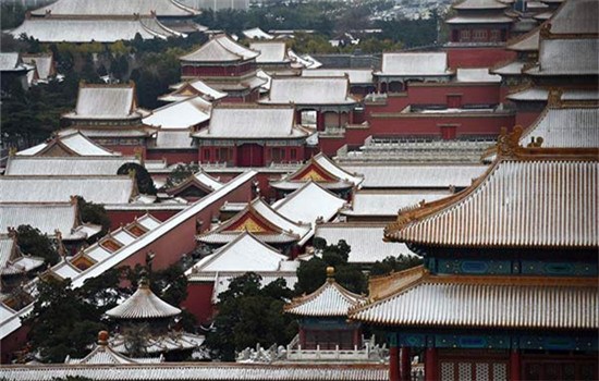 A view of the Palace Museum after the first snow, Nov 21, 2016. (Photo/Xinhua)