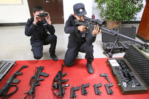 SWAT team officers of Shenyang police exhibit their advanced weaponry and equipment in Liaoning province last month.Zhao Jingdong / For China Daily