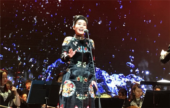 Gong Linna performs at the closing of the concert, Enchanting China: Masterpieces of Chinese Music, in Toronto, Dec 3, 2016. (Photo provided to chinadaily.com.cn)